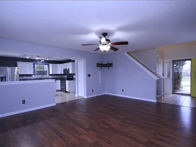9718 Lucille Ct — Photo 2