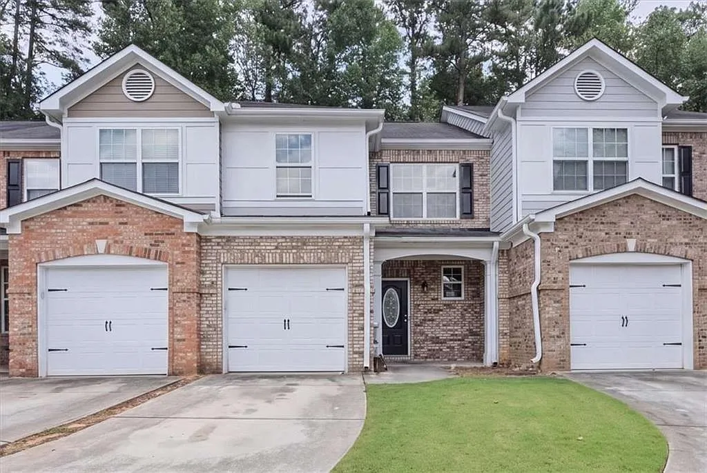 3 bed, 2.5 bath, $2,500 — Photo 1