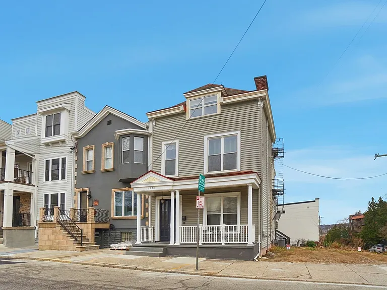 1220 Louden St — Photo 3