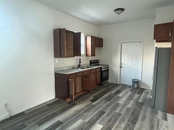 2nd image of 1268 W 6th St