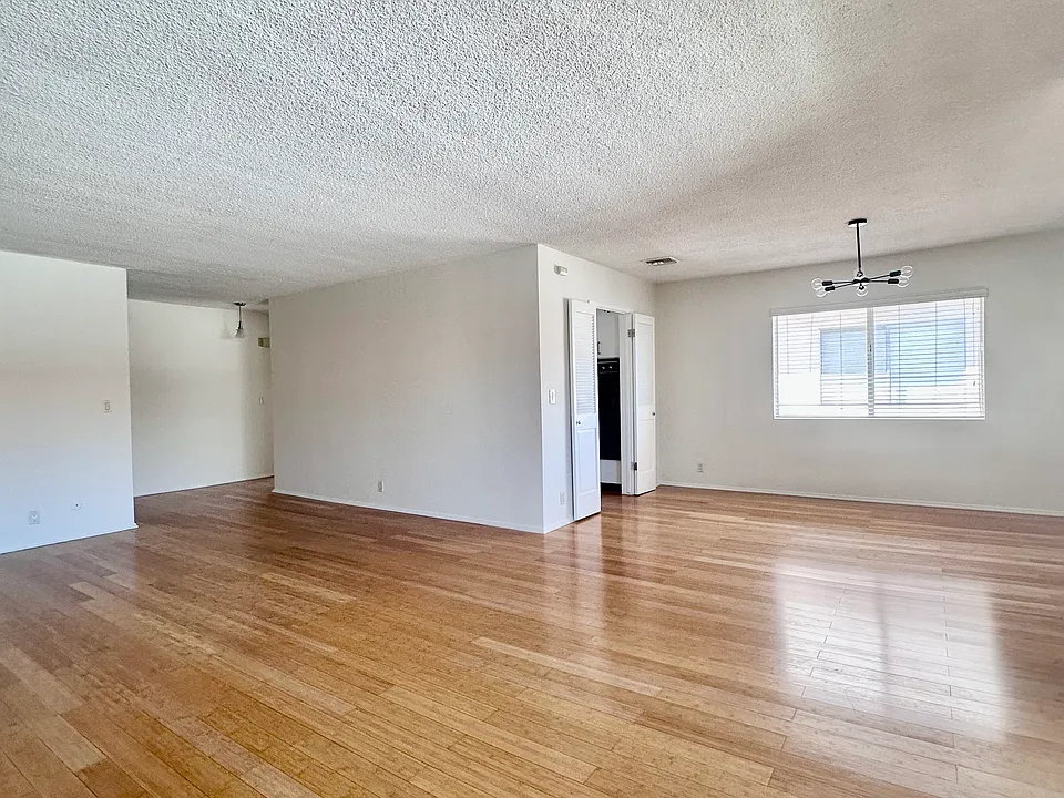 150 N Clark Dr #6