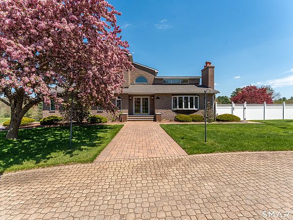 3rd image of 524 Wauregan Road