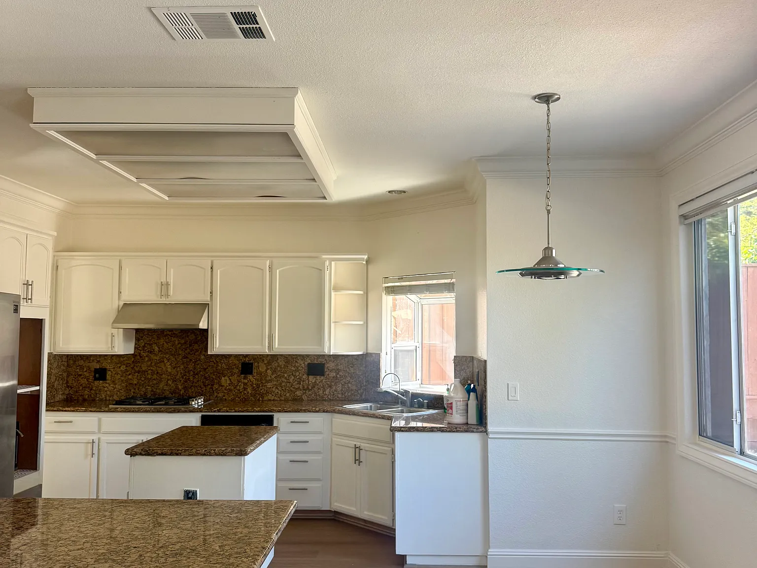 5 bed, 2514 sqft, $3,990 — Photo 4