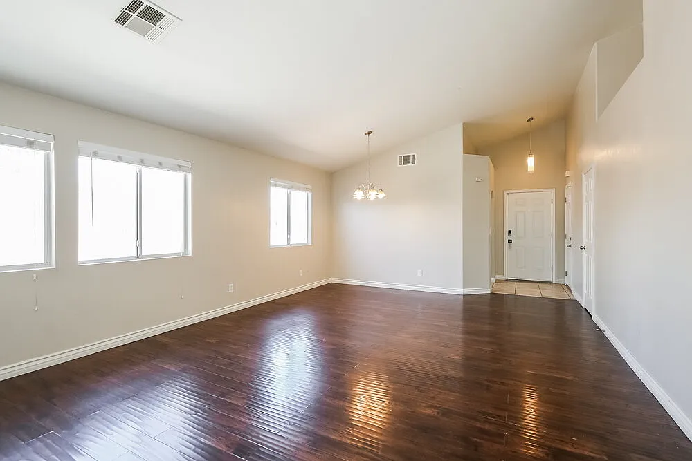 3 bed, 2.0 bath, 1580 sqft, $1,915 — Photo 4
