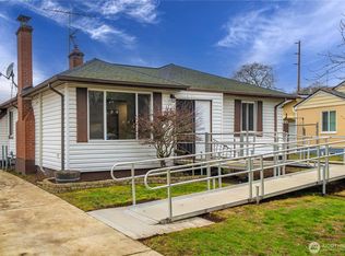 18 Oak Park Dr SW, Tacoma, WA