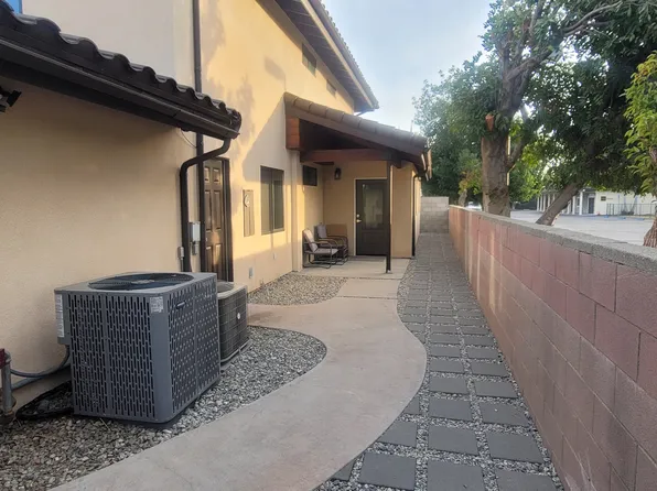 20456 Strathern St, Winnetka, CA 91306