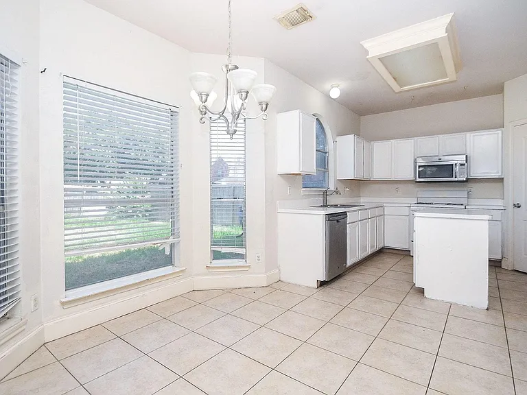 5214 Mountain Forest Dr — Photo 9
