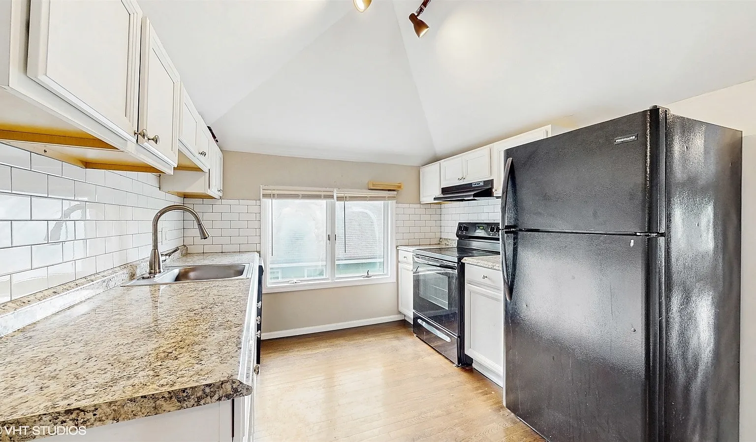 1 bed, 800 sqft, $1,800 — Photo 2