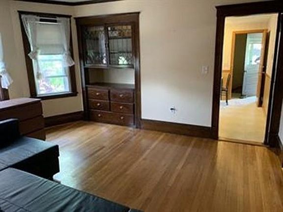 3rd image of 96 Franklin Ave #2