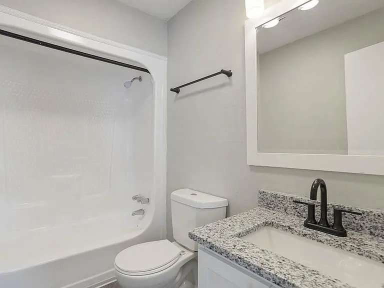 The Onyx Hoover Apartments — Photo 36