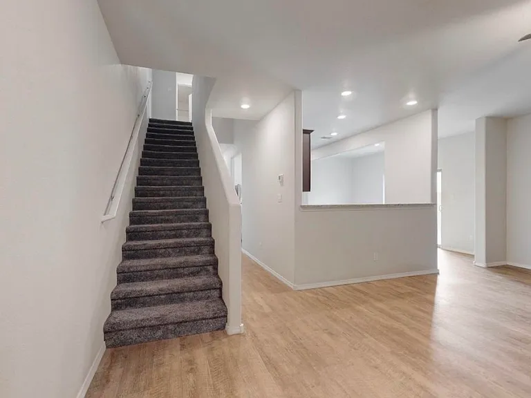 1504 Gulfstream Dr SE — Photo 4