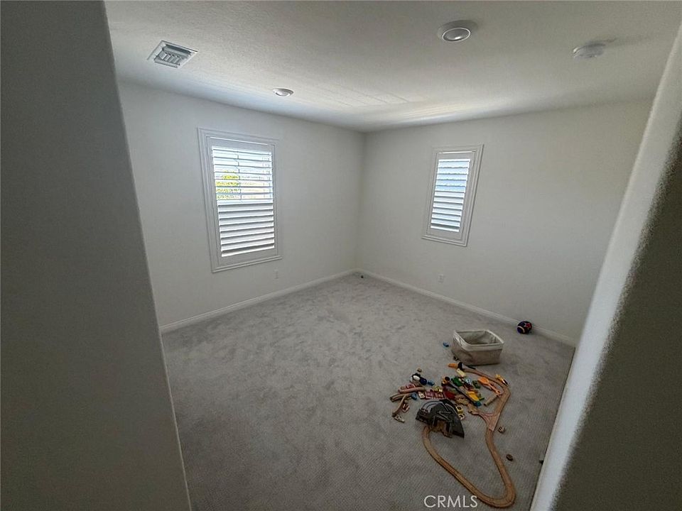 2nd image of 16067 Tanzinite Ln
