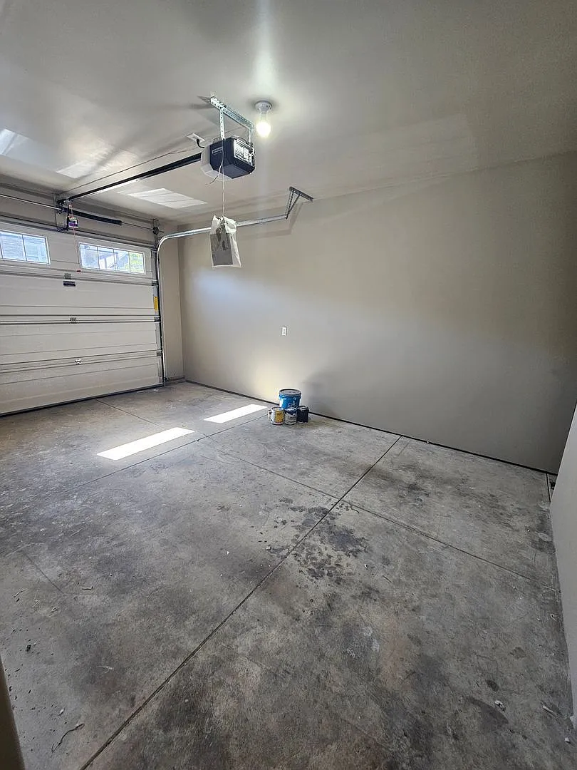 Beautiful newly constructed townhomes in East Medford — Photo 4