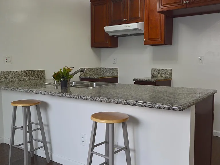 1047 Ronan Ave #3 — Photo 13