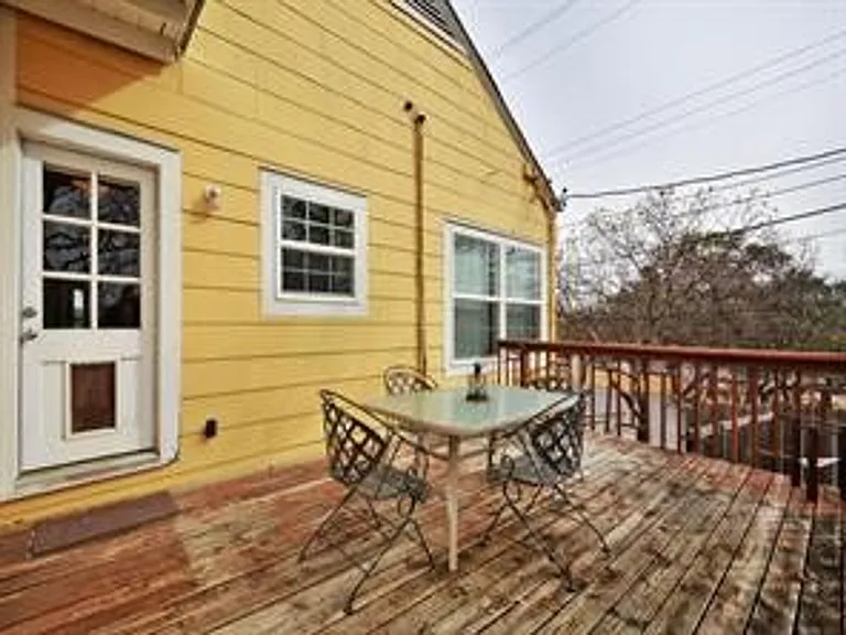 2101 W 10th St — Photo 23