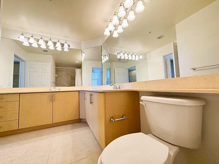 2421 NE 65th St #601 — Photo 17