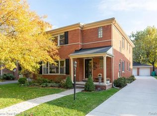 748 Harcourt Rd #1, Grosse Pointe, MI 48230