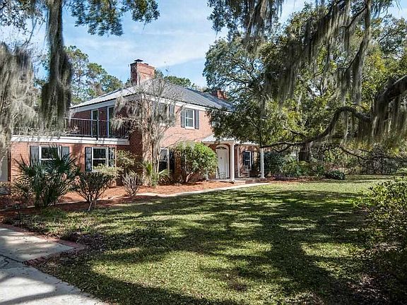 2nd image of 15 Audubon Road