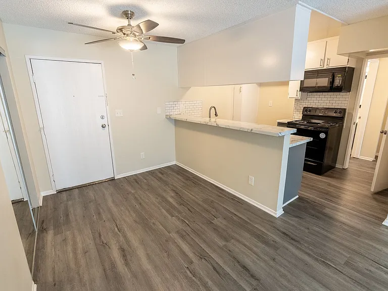 951 S. Oxford Ave. — Photo 8