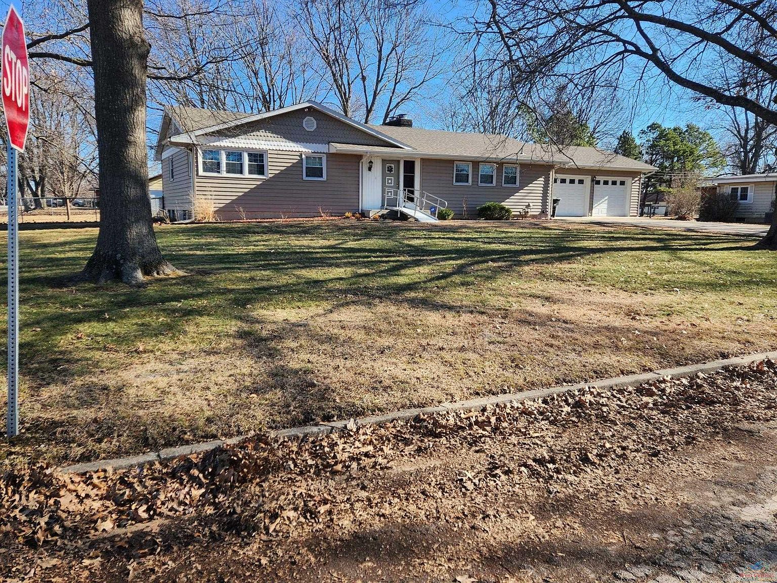 2020 N Main St, Nevada, MO 64772 Zillow