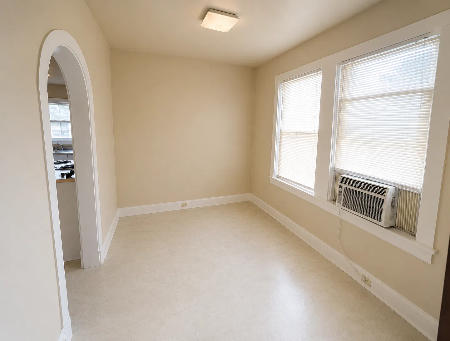 3 bed, 1400 sqft, $1,000 — Photo 4