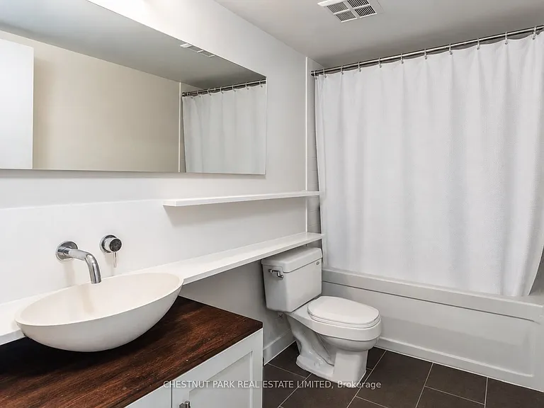 15 Fort York Blvd #710 — Photo 11