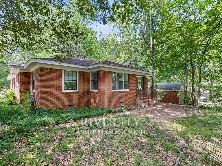 4051 Auburn Rd — Photo 2