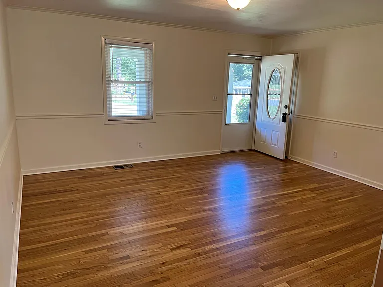 638 San Fernando Dr SE — Photo 13