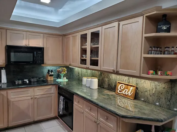 7732 Camino Real #F-319, Miami, FL 33143