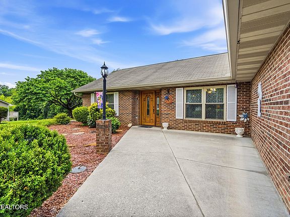 3rd image of 173 Maple Ridge Ln