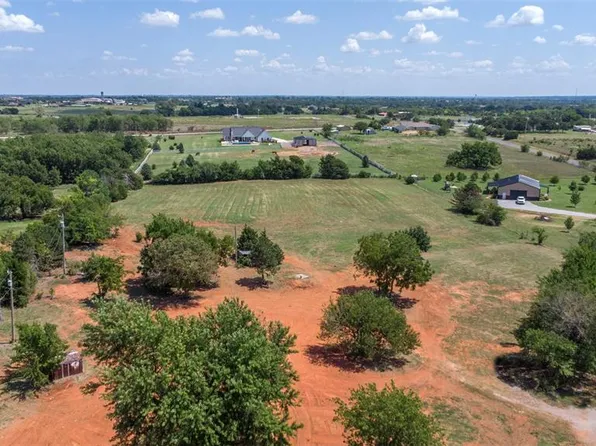 2517 NW 10th St, Blanchard, OK 73010