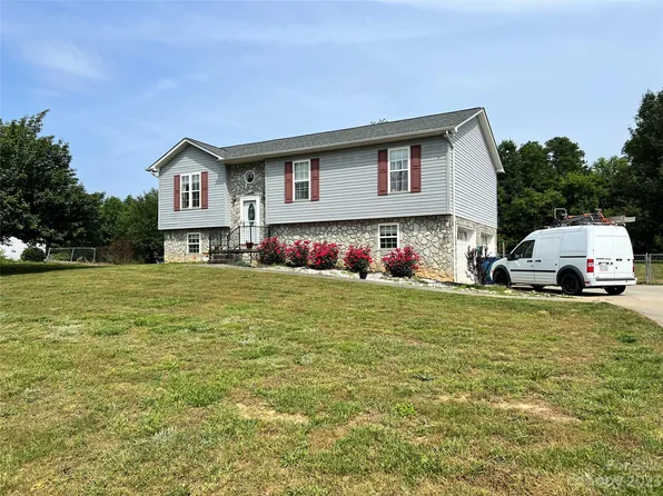 2083 Craig Mountain Rd, Lenoir, NC 28645