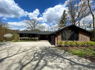 27050 W 14 Mile Rd, Bloomfield Hills, MI 48301