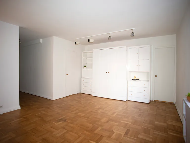 77 W 55th St #7A — Photo 3