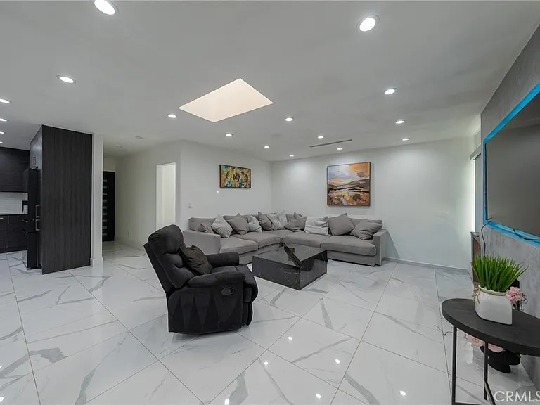 7719 Rhodes Ave — Photo 5