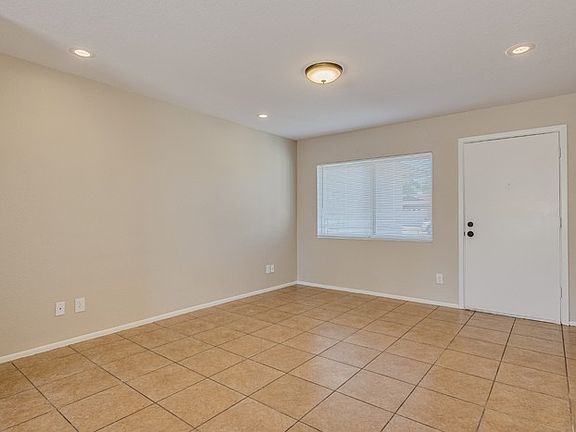 4th image of 9202 W Cameron Dr