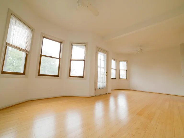 2144 W 7th St — Photo 3