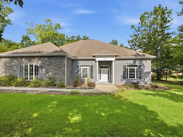1204 Hunters Creek Blvd, Greenwood, SC 29649