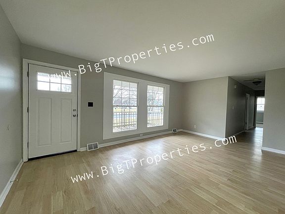 2nd image of 16 W Clairmont Dr