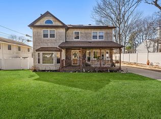 48 Hillside Rd, Farmingville, NY 11738