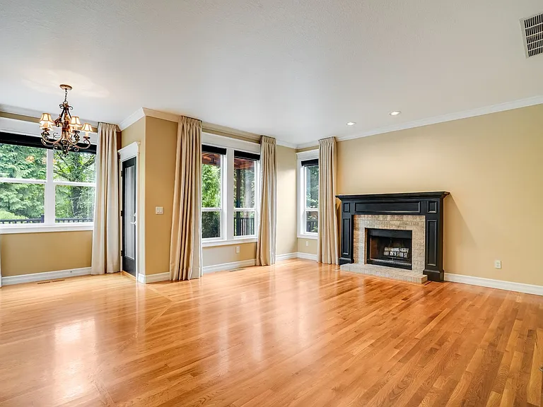 9990 NW Ash St — Photo 4
