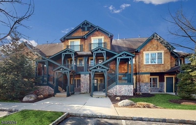8 Maple Cres Vernon NJ | Zillow