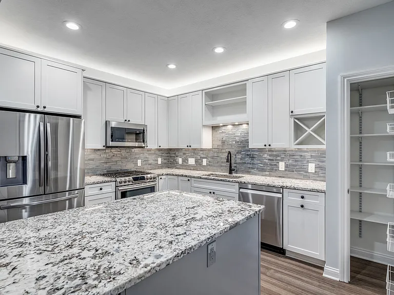 2068 Broughton St — Photo 22