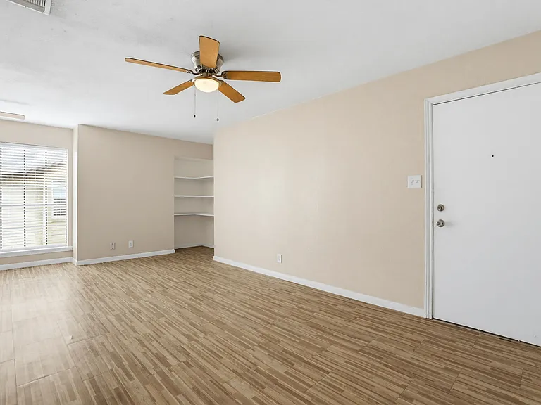 10543 Starcrest Dr #10543 — Photo 2