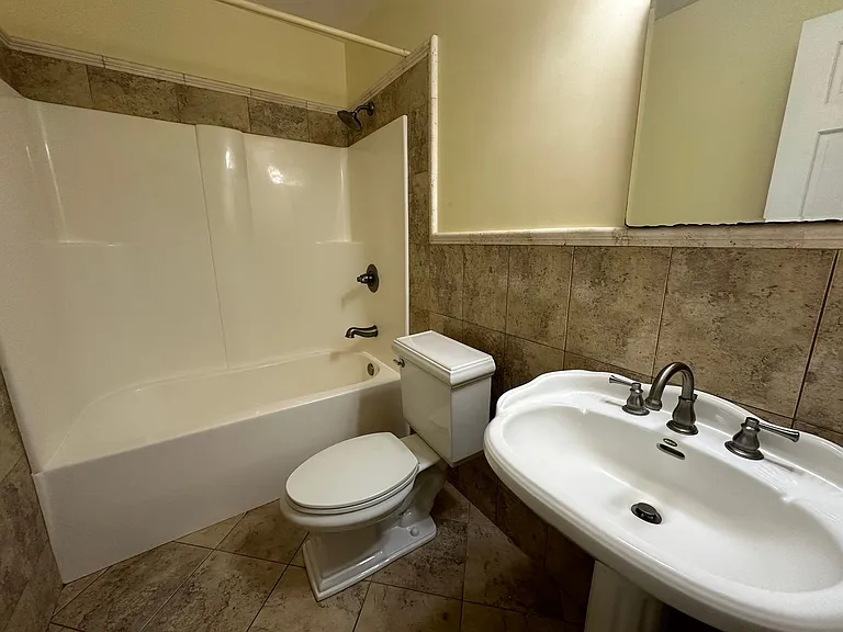 1601 Hopkins Dr — Photo 13