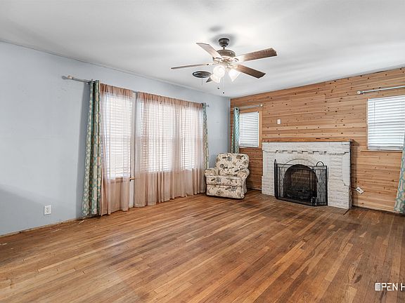 5th image of 206 E Summit Ave