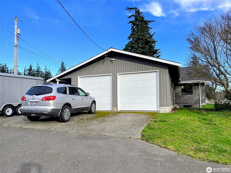 615 Arrowhead Rd — Photo 3