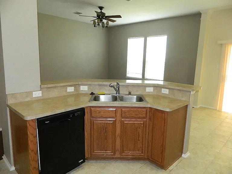 1132 Honeywell Dr — Photo 5