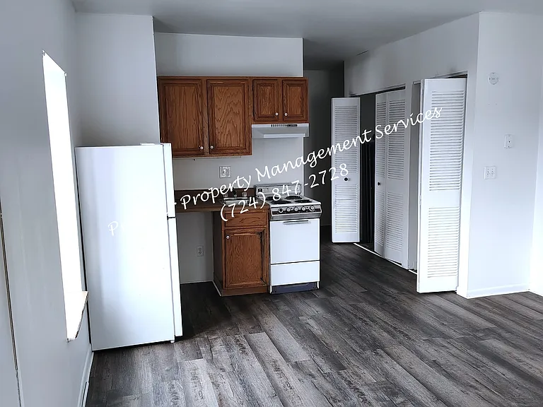 518 W Cunningham St — Photo 18