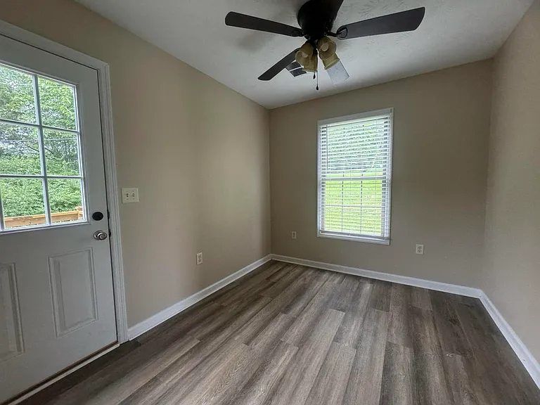 2031 Edgewood Dr — Photo 3